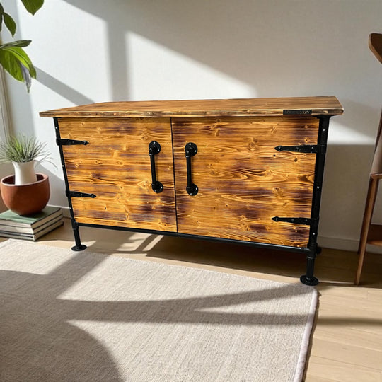 Kommode im Industrie Design handgefertigt aus Rohr und Holz massiv