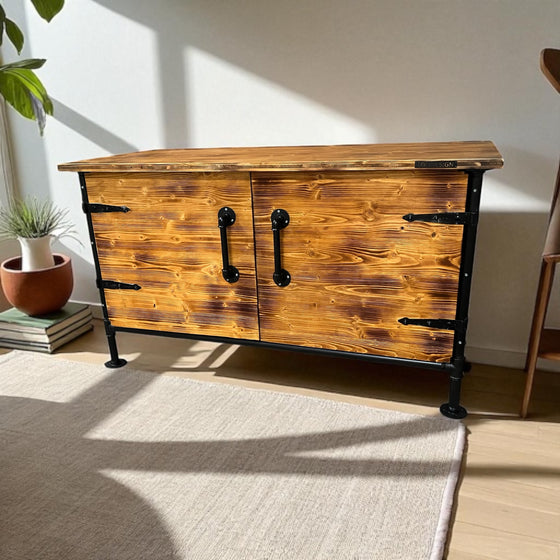 Kommode im Industrie Design handgefertigt aus Rohr und Holz massiv