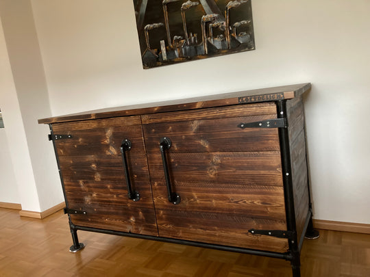 Kommode im Industrie Design handgefertigt aus Rohr und Holz massiv